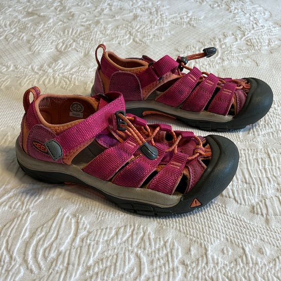 Keen sandal shoes, hiking/camping/outdoors, pink/orange, size 2 - Picture 4 of 9